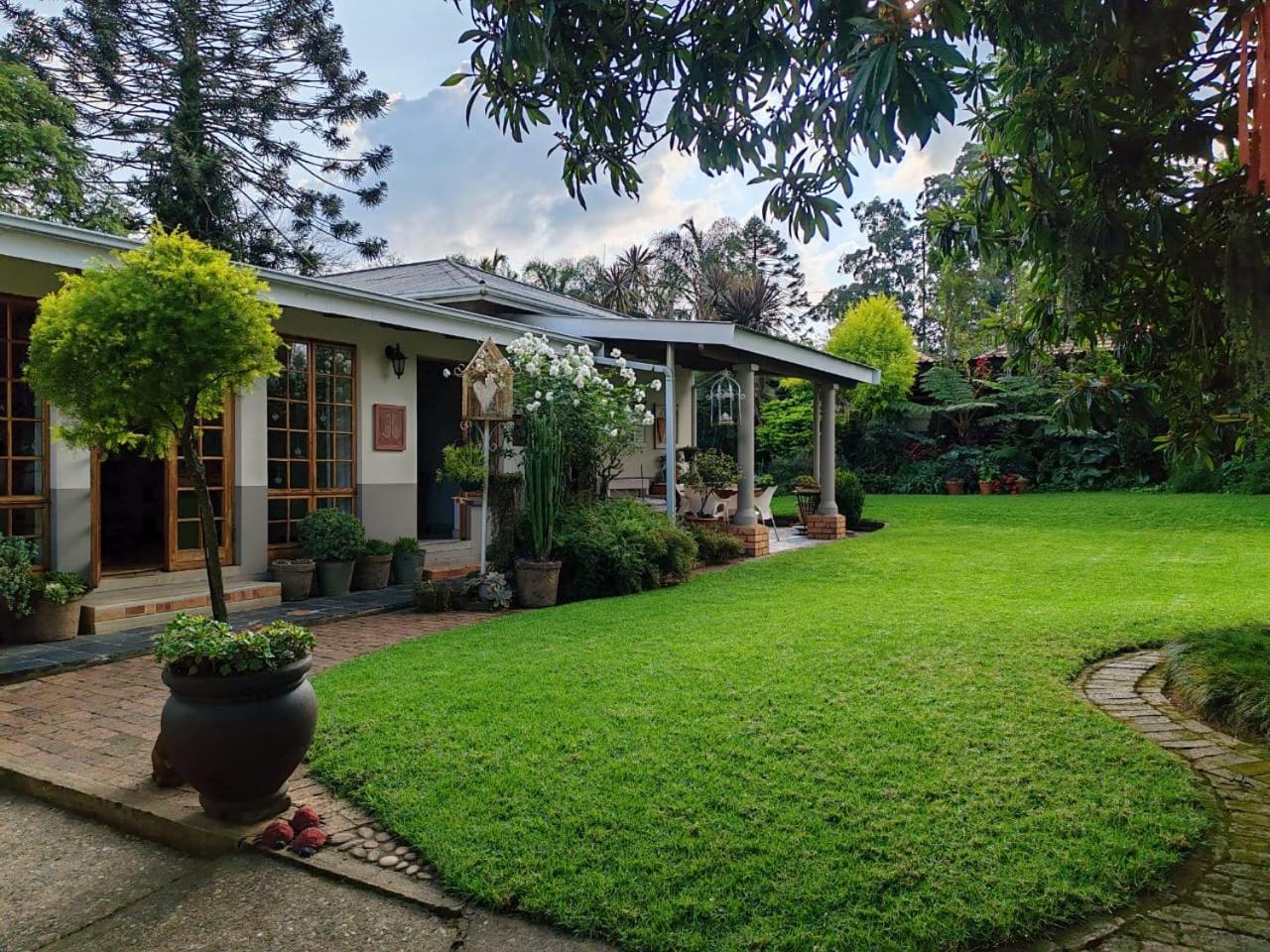 La Guesthouse Piet Retief ภายนอก รูปภาพ