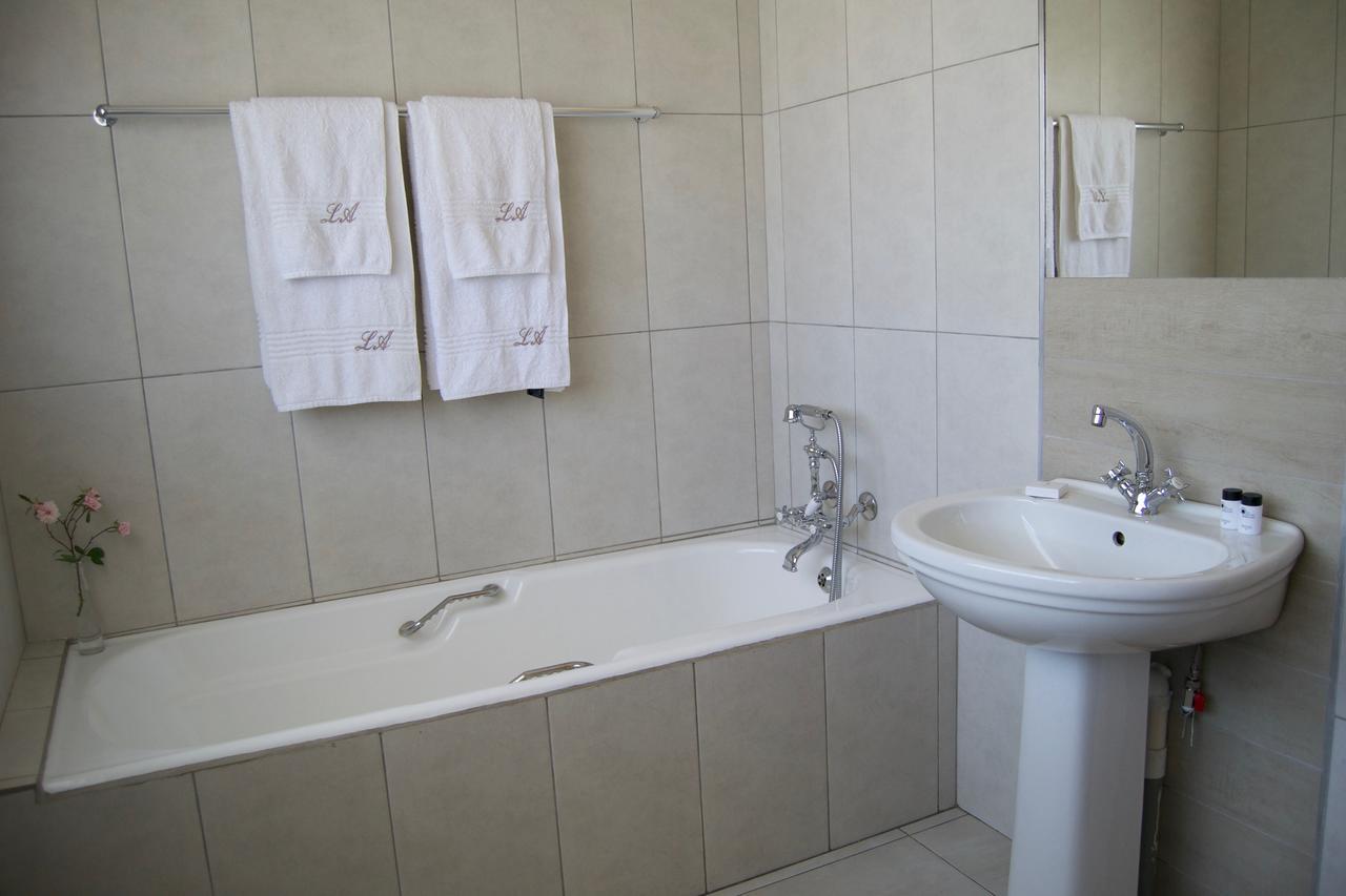 La Guesthouse Piet Retief ภายนอก รูปภาพ